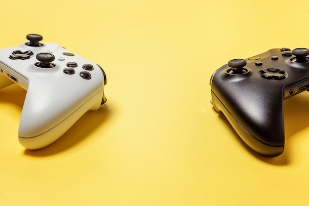 PlayStation 5 vs. Xbox Series X: Exklusive Spiele 2025 im Vergleich
