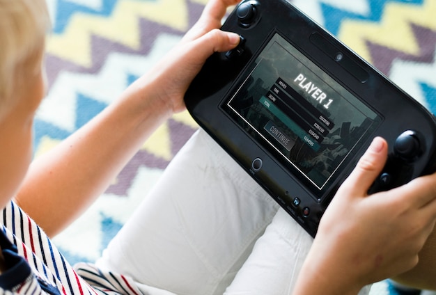 Nintendo Switch OLED vs. Steam Deck: Die beste Handheld-Konsole für 2025?