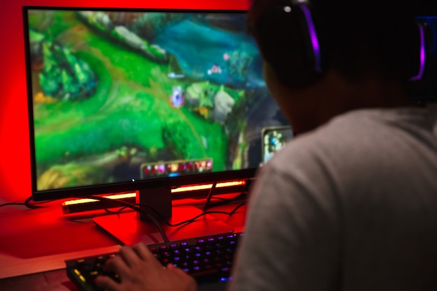 Konsolenvergleich: Die besten Konsolen für E-Sport – Latenz, Bildwiederholrate & Controller